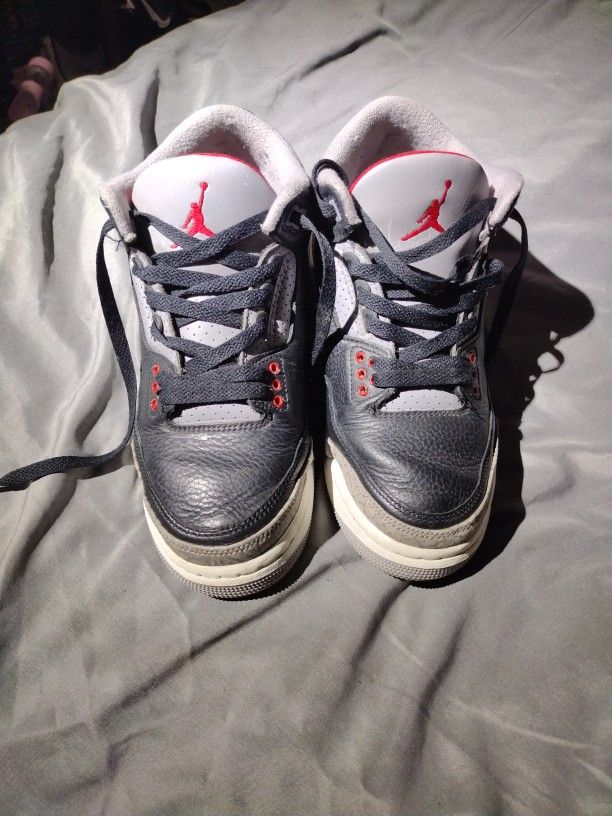 JORDANS!! SIZE 5Y