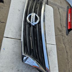 Nissan Altima Grille Oem