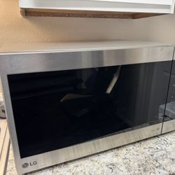 LG Microwave 