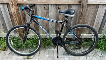 Roadmaster 18-Speed Mountain Bike – Needs Minor Repairs / Fixer Upper