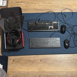 Hyperx Cloud 3 Headset, Steel Series Keyboard, Razer Deathadder Essential 