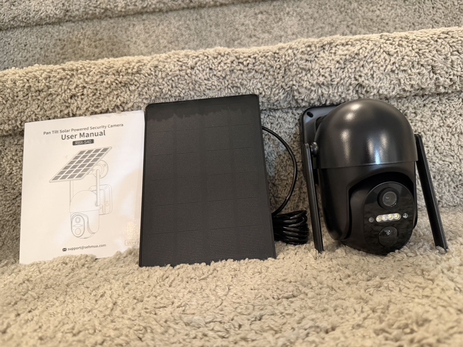 Ultra HD security camera,solar powered, live stream, motion alerts 