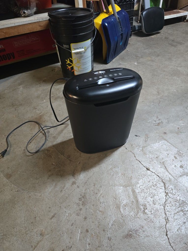 Gear Head Paper Shredder