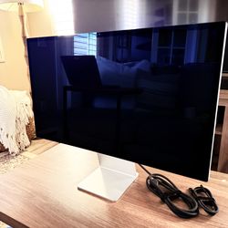 Apple Studio Display 27” 5K Retina Monitor (Standard Glass, Tilt-adjustable Stand)