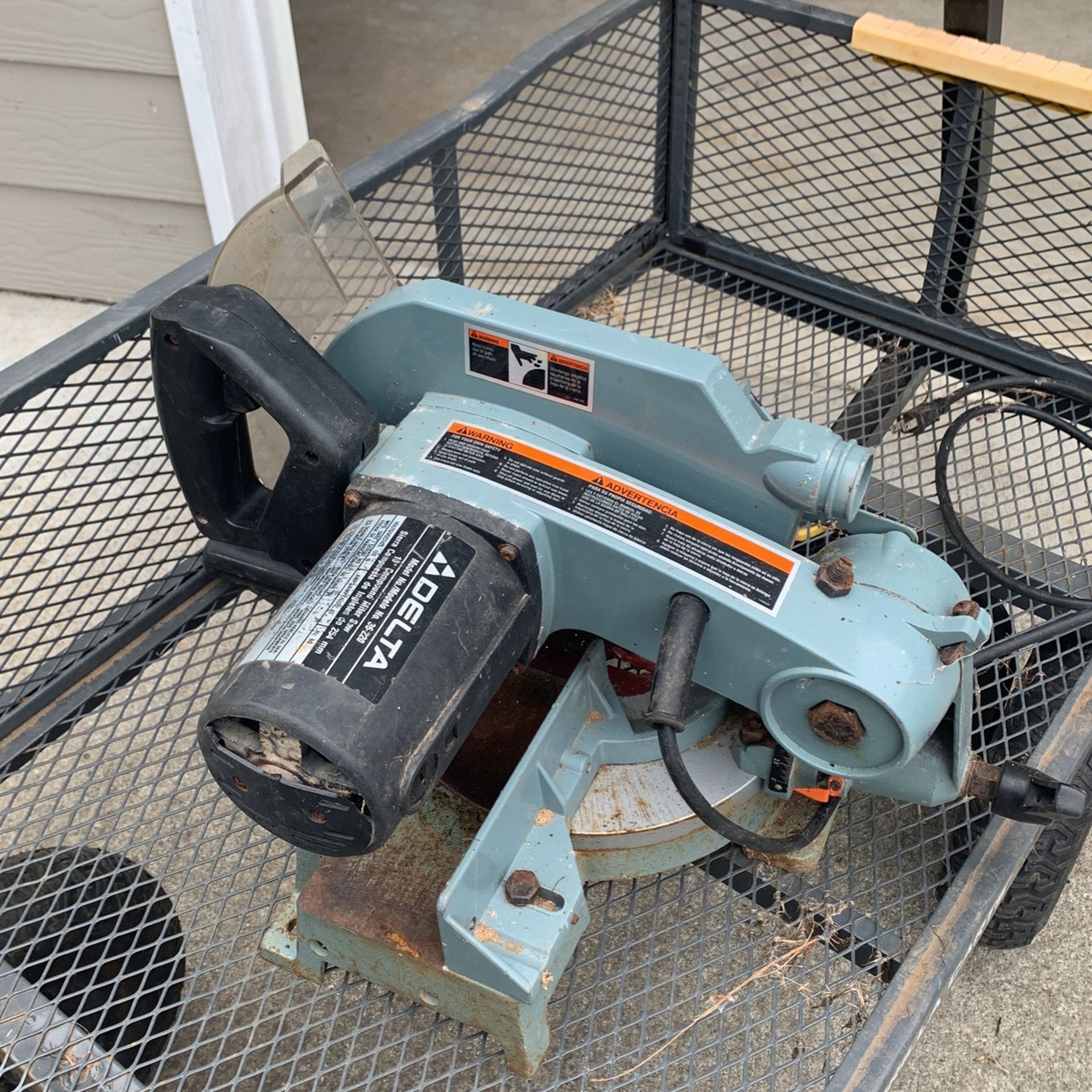 Chop Saw, Delta ; 10” Compound Miter Saw for Sale in Brush Prairie, WA