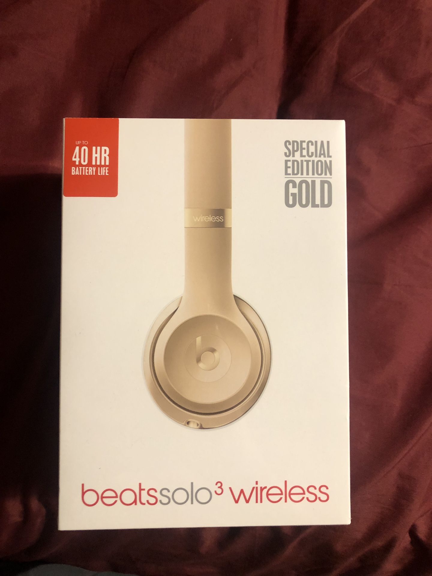 Beats solo 3 (gold) new in plastic