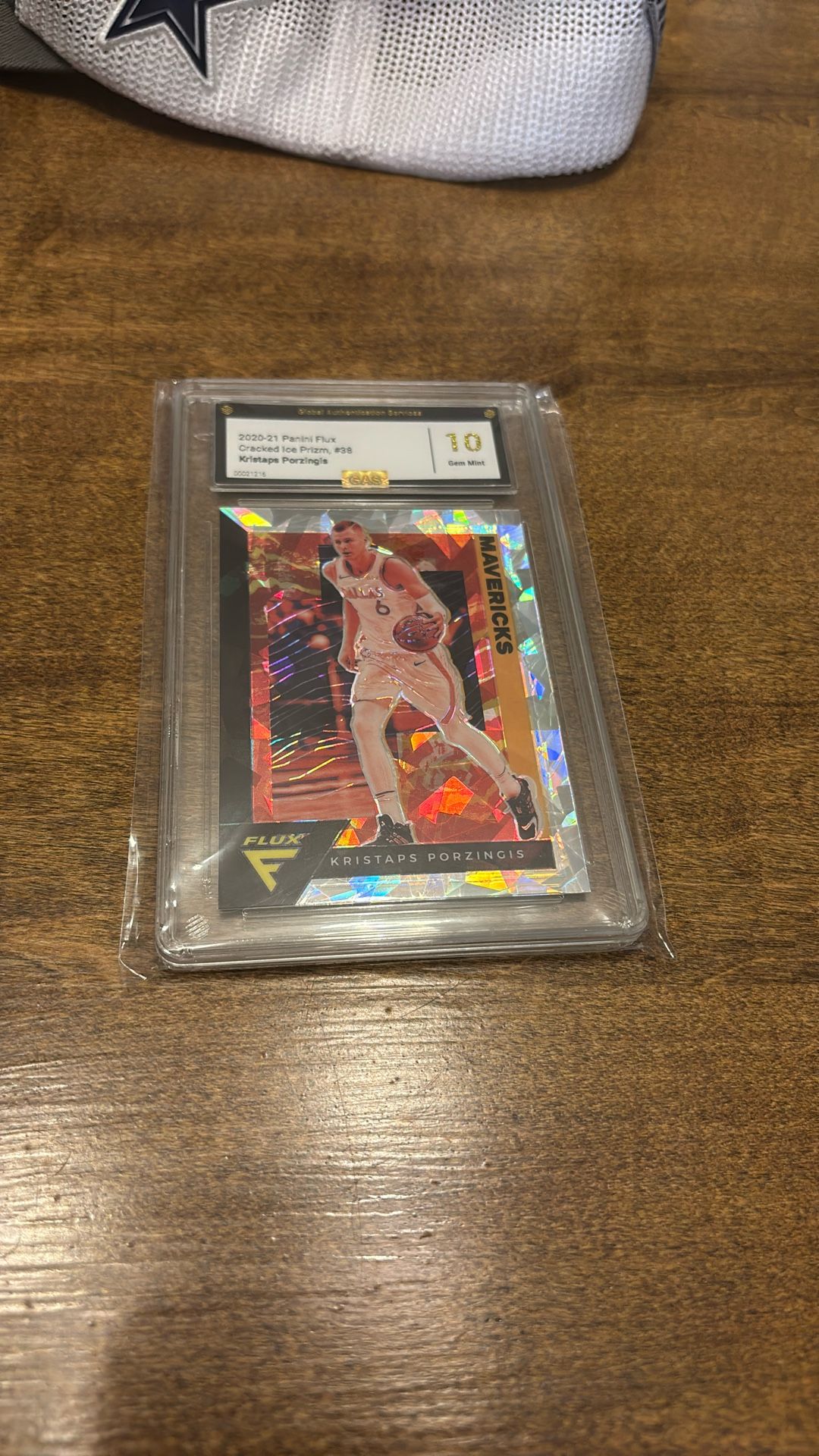 Dallas Mavericks Kristaps Porzingis Gem Mint 10 2020-21 Panini Flux Cracked Ice Prizm
