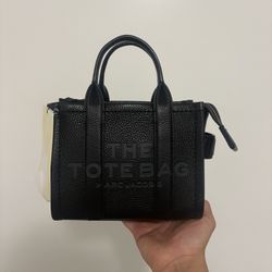 MARC JACOBS CROSSBODY