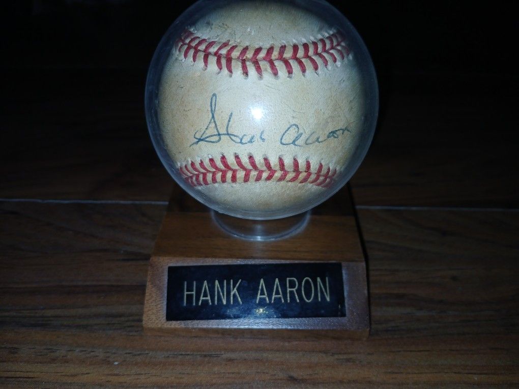 Hank Aaron Signed Baseball Authenticated At Carl's Sports Memorabilia Not Graded $225