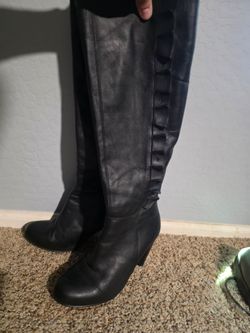 Size 8 Black Knee-High Leather Boots