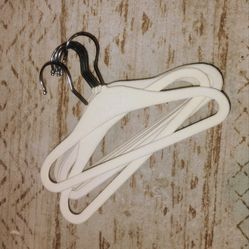 Kids velvet hangers 9ct
