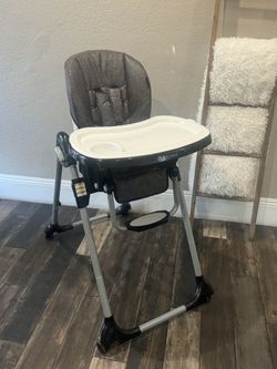 LIKE  NEW 5 in 1 CONVERTIBLE HIGH CHAIR