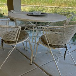 Round Patio Table & 4 Chairs