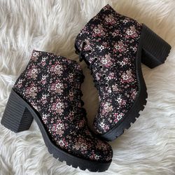 Flowers Canvas Boots New Size 8