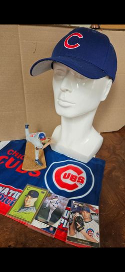 MLB, CHICAGO CUBS: CARRIE WOOD FIGURE, ADJ CAP, FLAG & 3 WOOD CARDS. FIRM.