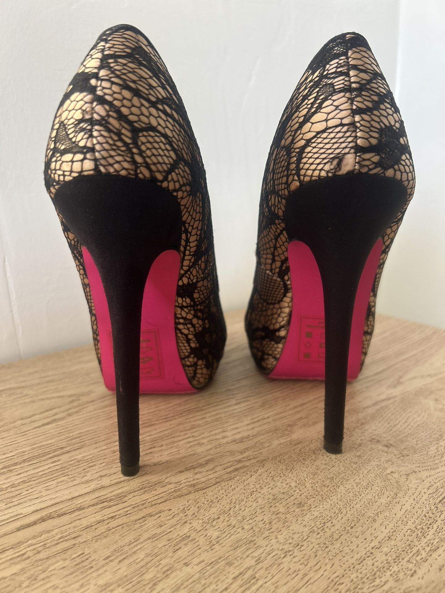 Nude/black Lace Sz 8 Heels