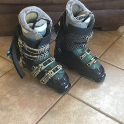 Salomon, Ladies Irony 8 Ski Boots, New