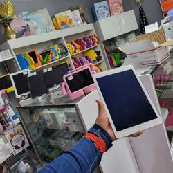 $75 Ipad.cargadores Y Protectores Incluido 