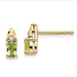 14K Peridot earrings with diamond accent