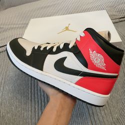 Jordan 1 Mid “Newsprint”