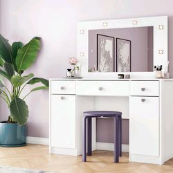 Vanity Color White with lights