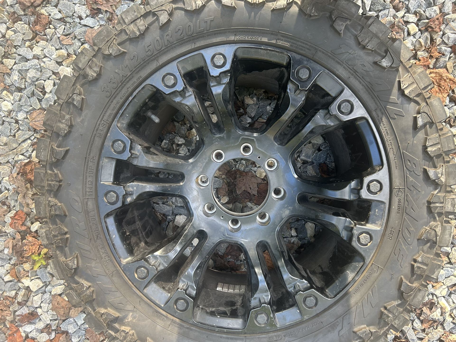 33x12.50x20 Rims An Tires 