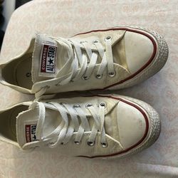  Converse low top fashion sneakers