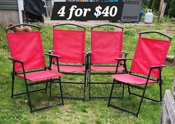 4 folding chairs READ DESCRIPTION
