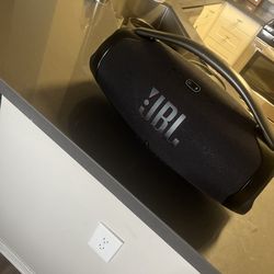 JBL black