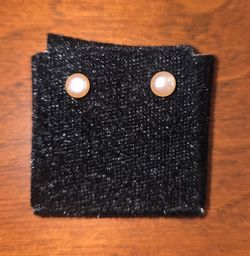 Pink pearl stud earrings