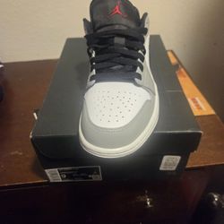 Jordan 1 Lows  Light Smoke Greys  Ds