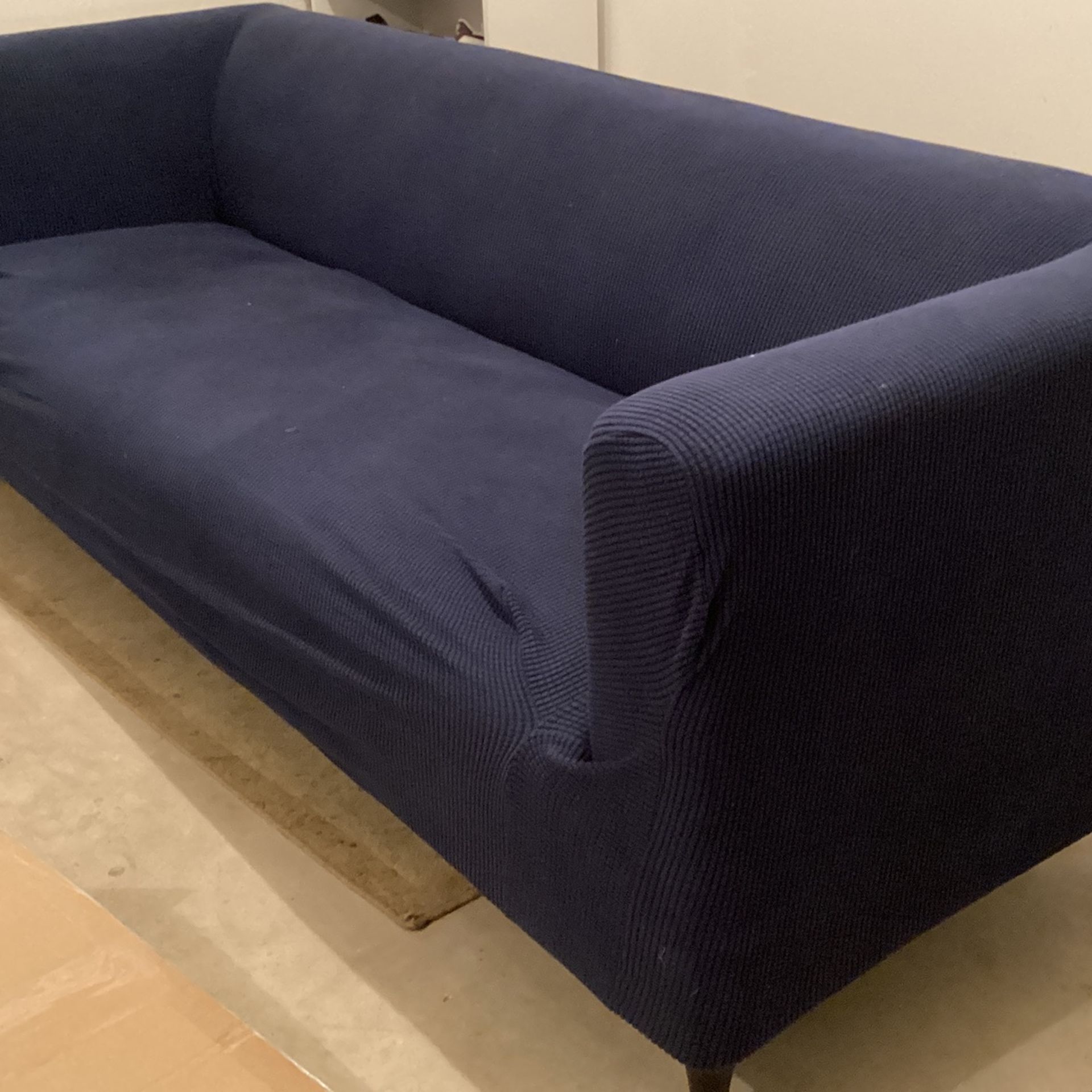 Sofa with 2 sets of Machine Washable Sofa Covers