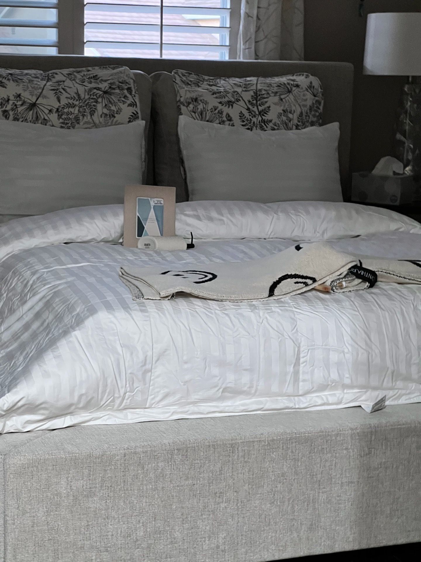 Boxspring and queen mattress like new for free
