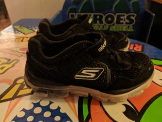 SKECHERS BOYS SIZE 9