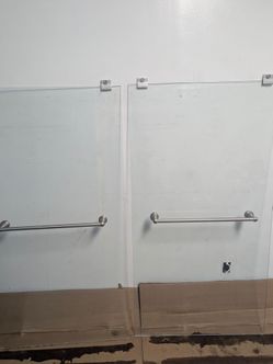 SHOWER  DOORS VERY GOOD CONDITION