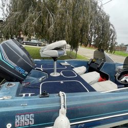1989 Bayliner Trophy Bass Boat