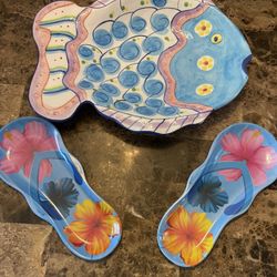 Ceramic Serving Dish Fish  And 2 Plastic Plates 