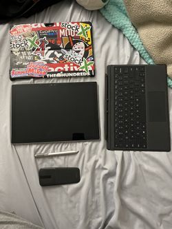 Microsoft Surface Pro 4 (Intel Core i5, 4GB RAM, 128GB) with Windows 10, Silver