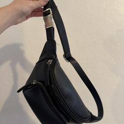 pull and bear fanny pack 