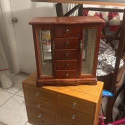 Gold Keepers Safe  Neat  Jewelry 