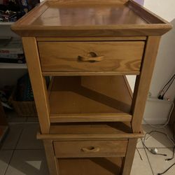 2 Nice End Tables 100$