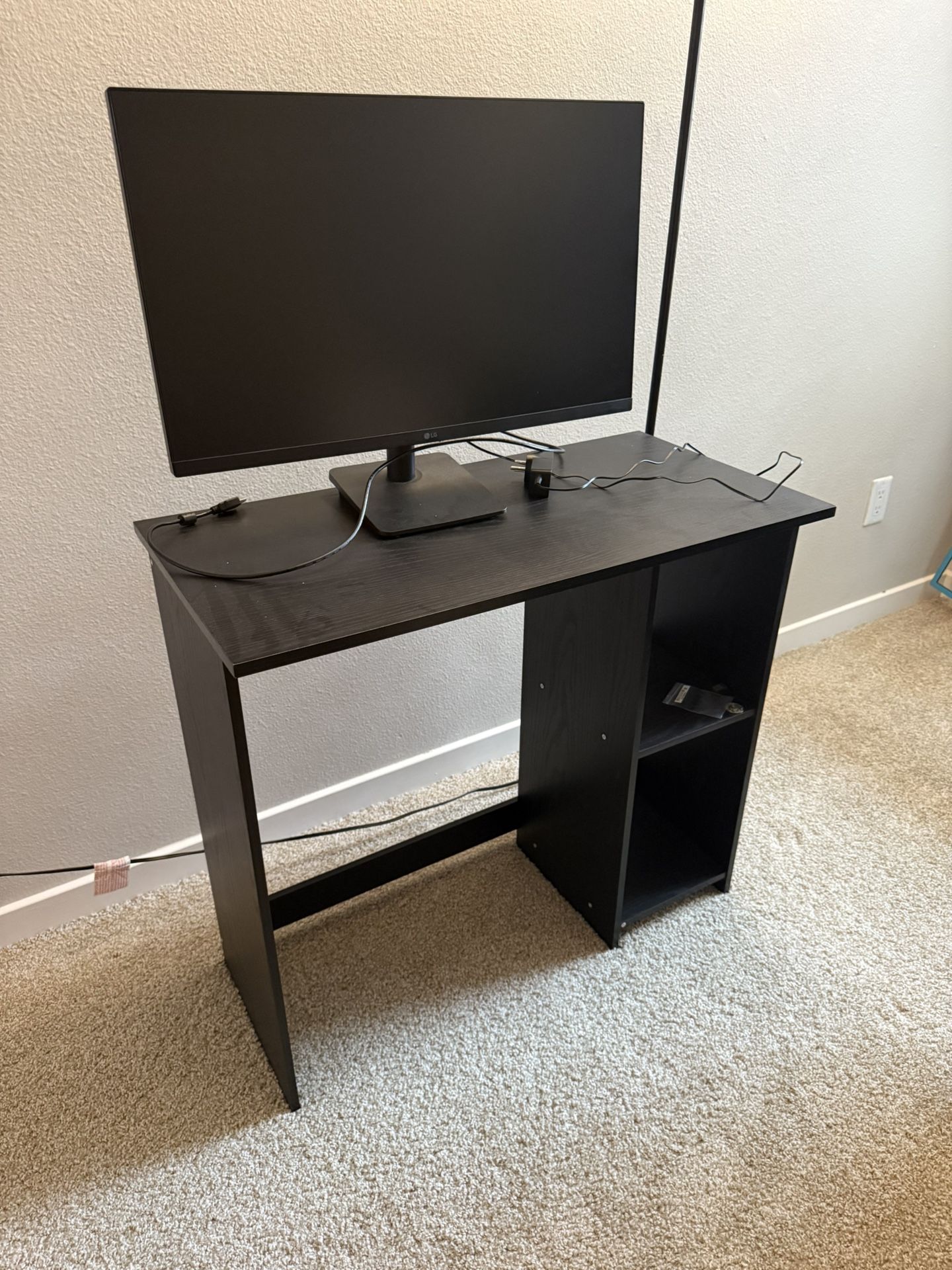 Monitor LG + Escritorio