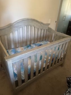 Crib and mattress in great condition