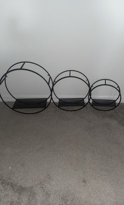 Set of steel circular shelves 