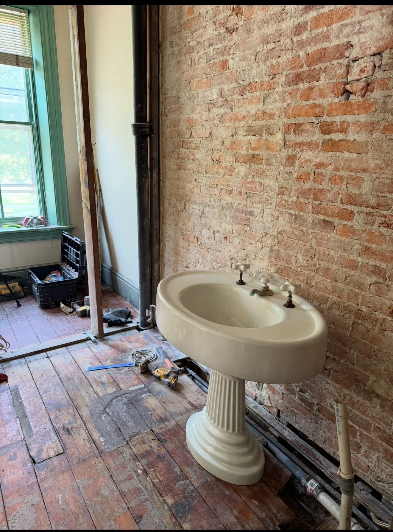 Very Cool Pedestal Sink