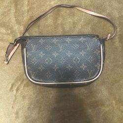 Authentic Louis Vuitton Pochette Liv Good Condition.