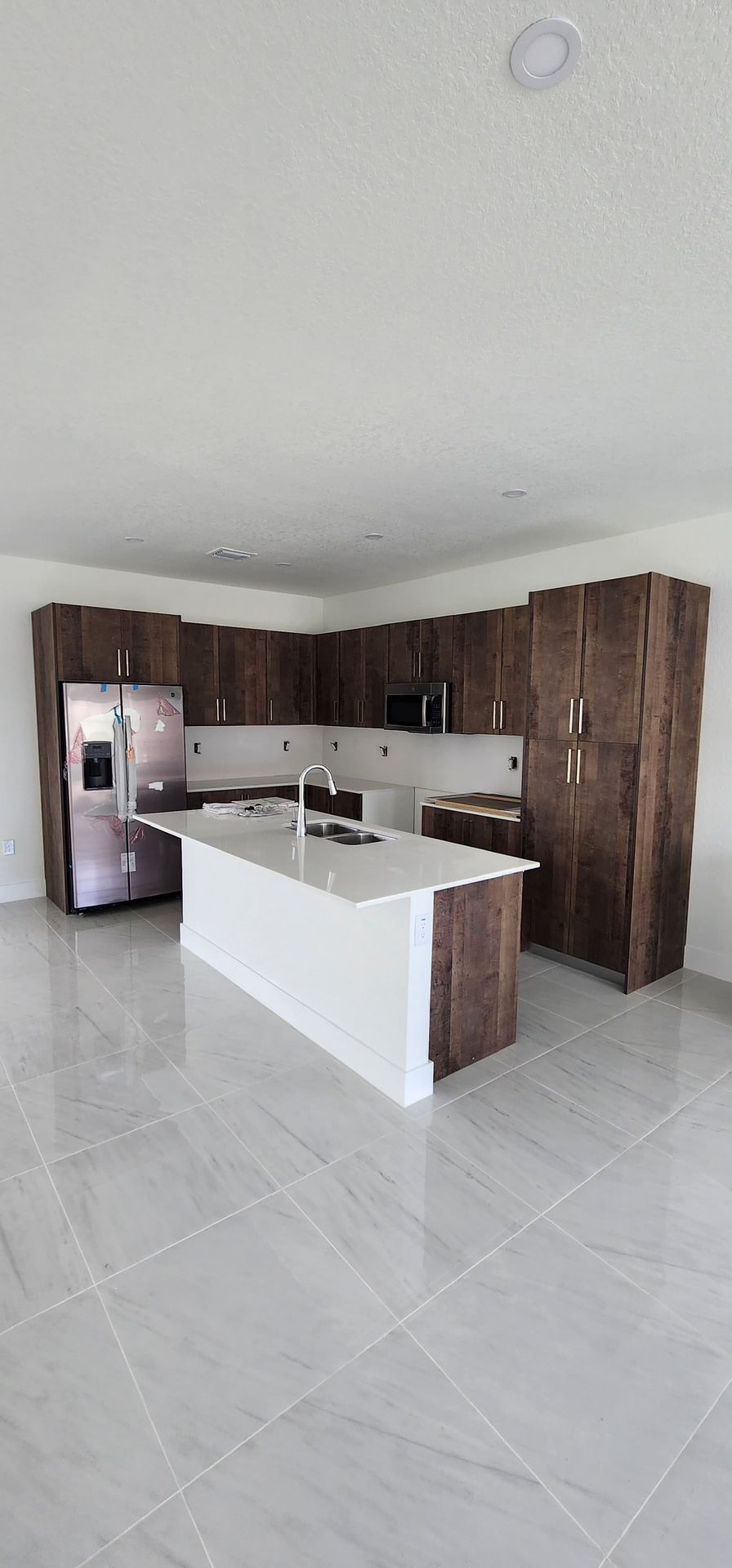 Custom Kitchen Cabinets in Doral – Showroom, Design, Personalized Service, Fast Delivery & Professional Installation