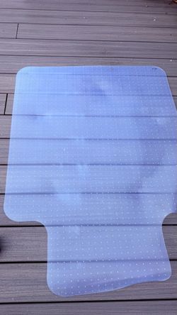 Staples Vinyl Office Chair Floor Mat – Like New – 48” x 36”