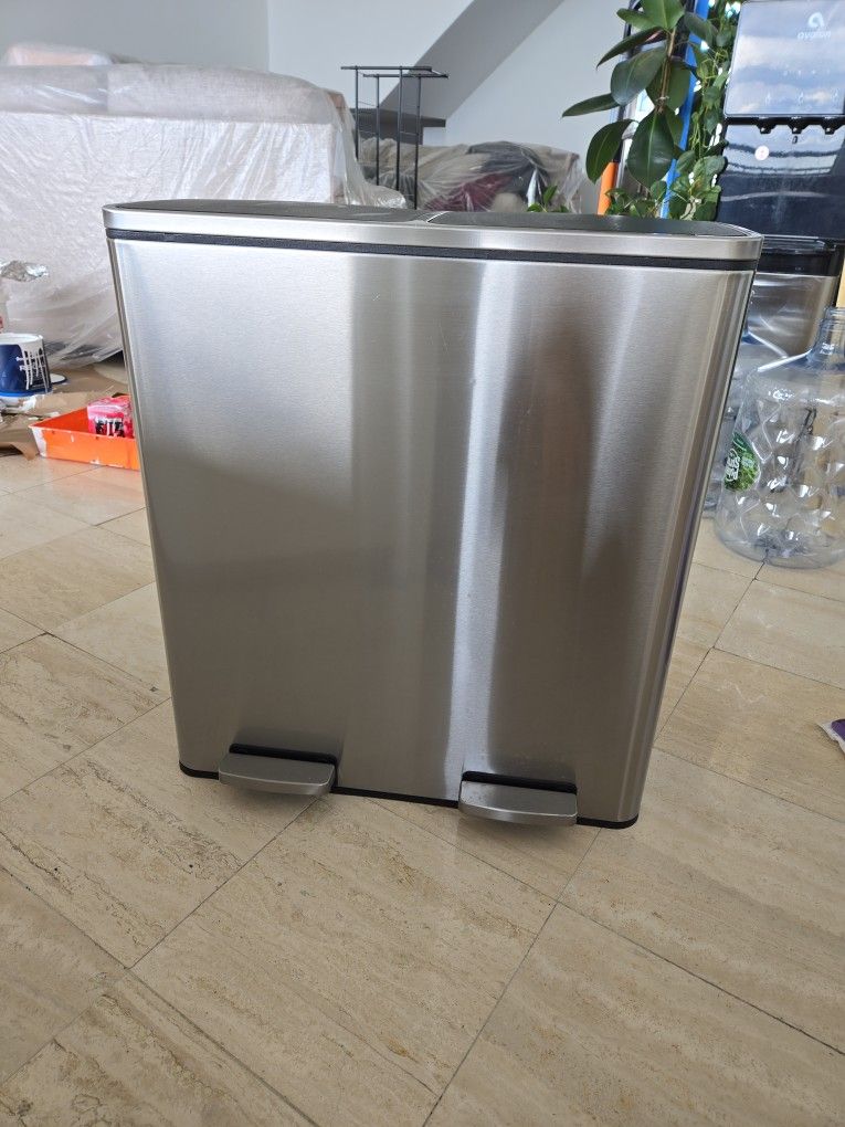 16 Gallon Dual Trash Can