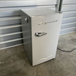 Frigidaire Mini fridge And Freezer With Side Bottle Opener 